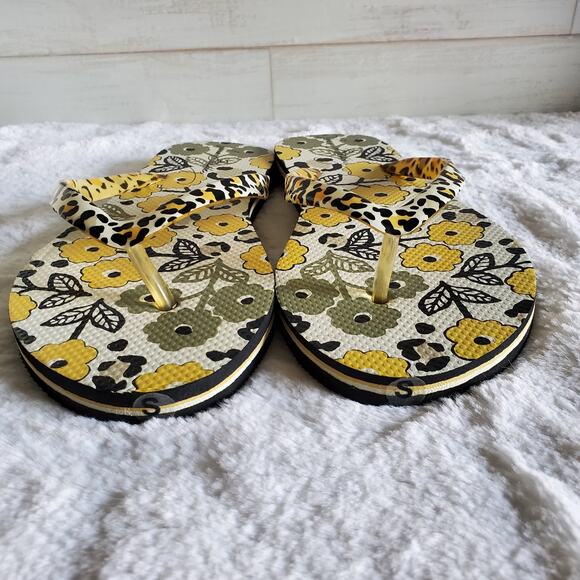 Vera Bradley Flip Flops in Go Wild - Picture 2 of 5